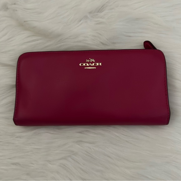 Coach Handbags - Coach skinny wallet in leather